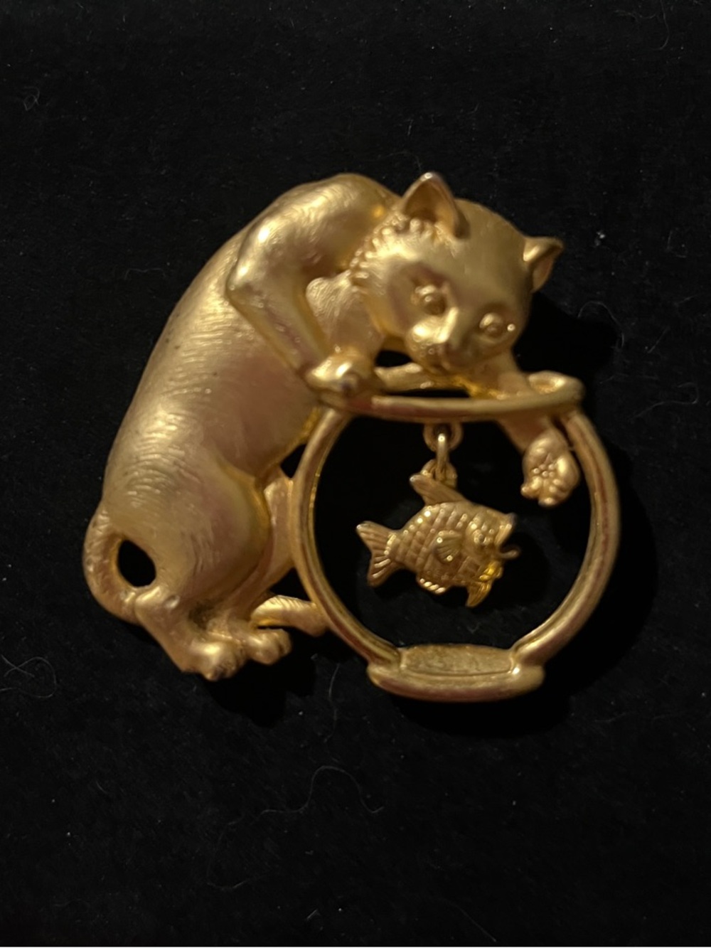 Gold-Tone Cat Brooch Duo – Playful Cat & Fish Pins - Picture 2 of 5